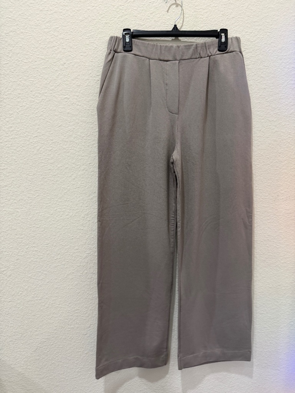 Ladies heart relaxed tan pants size Medium - Like New
